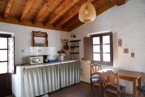Kuchyň nebo kuchyňský kout v ubytování Cortijo Lagar de Luisa