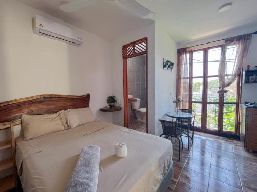 a bedroom with a bed and a bathroom with a table at Casa Guiba 3 Puerto Escondido in Puerto Escondido