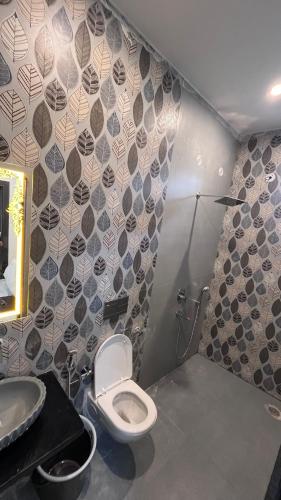 a bathroom with a toilet and a sink at Last Minute Deal @ Hotel Sunset in Orchha