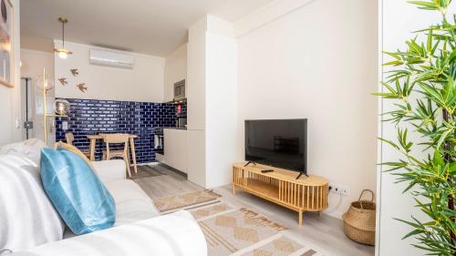 TrindadeFlat w AC by LovelyStay