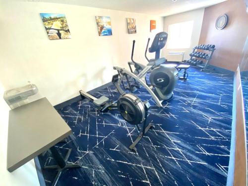 a room with a gym with a exercise bike at Comfort Inn in St. Catharines