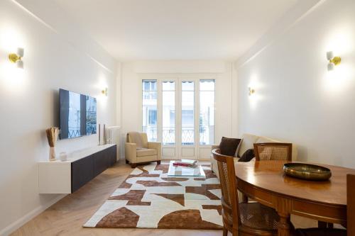 Beautiful 3 rooms, Carré d 'Or