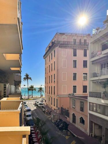 Beautiful 3 rooms, Carré d 'Or