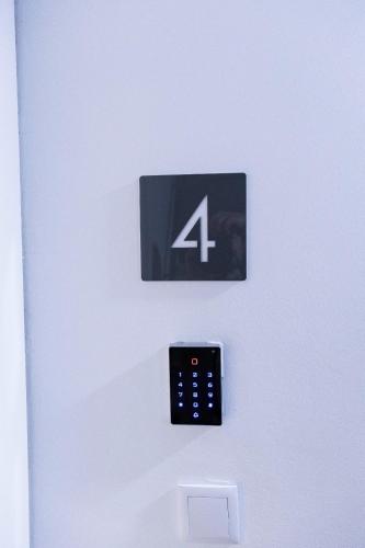 a remote control hanging on a white wall at Apartamentos Julio Burell, 74 CAROLA in Linares