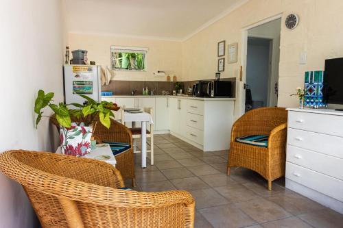 Kuchyň nebo kuchyňský kout v ubytování Ria's Rest Self Catering Flatlet