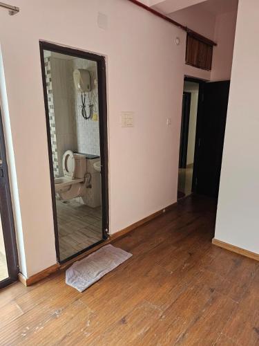 Modern Living in Utkalにあるバスルーム