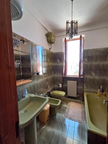 A bathroom at Trullo Pentimelle e Casa Pentimelle