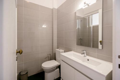 SWEET CASHMERE - Spacious Apartment with balcony near Metro & Airport