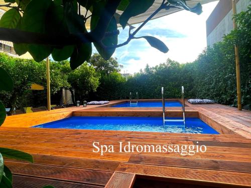 Bazén v ubytování B&B Resort Palazzo Pirozzi nebo v jeho okolí
