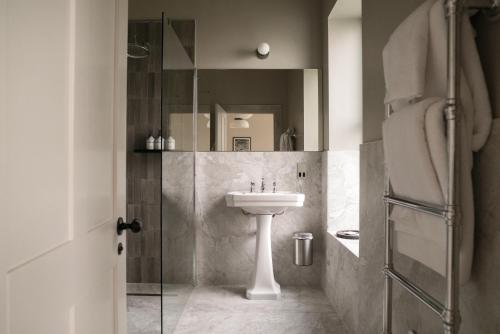 Leighton House - Boutique Guesthouseにあるバスルーム