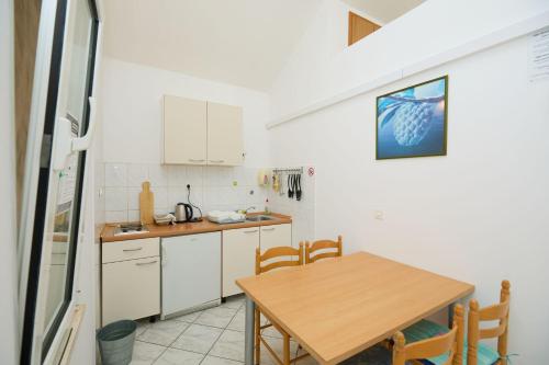 Η κουζίνα ή μικρή κουζίνα στο Apartments Hansal