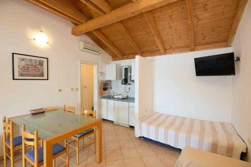 Η κουζίνα ή μικρή κουζίνα στο Apartments Hansal