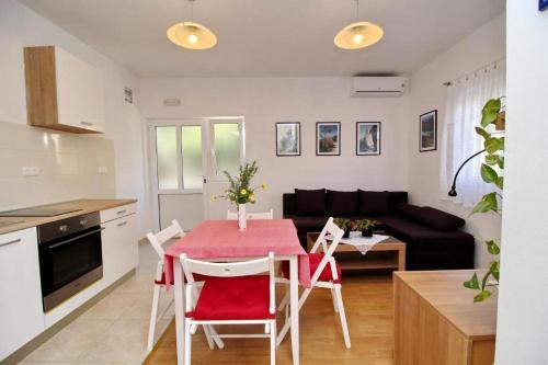 Kuchyň nebo kuchyňský kout v ubytování Apartments Nodilo