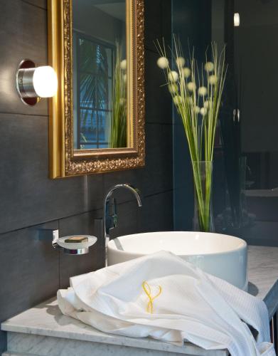 a bathroom with a sink and a bath tub at Leslie Hotel Ocean Drive in Miami Beach