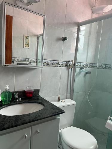 Koupelna v ubytování Reservei Pra vocês no meu apartamento, quarto e banheiro privados!