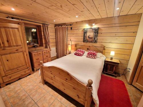 a bedroom with a bed in a room with wooden walls at Chalet Rianne - Beau chalet 8/10 personnes MAE-9554 in Modane
