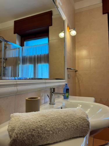 a bathroom with a sink and a mirror at Casa vacanze Maglie in Maglie