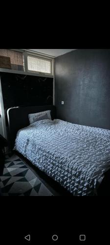 Ένα ή περισσότερα κρεβάτια σε δωμάτιο στο Lelystad appartement