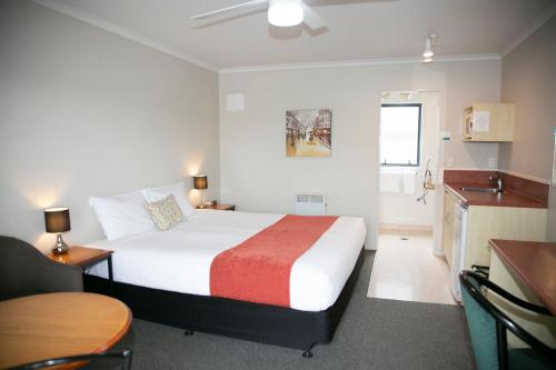Katil atau katil-katil dalam bilik di Bella Vista Motel Hamilton
