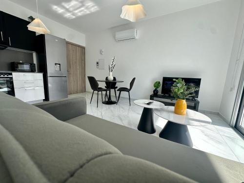 Χώρος καθιστικού στο New 1 bedroom flat in Aglatzia
