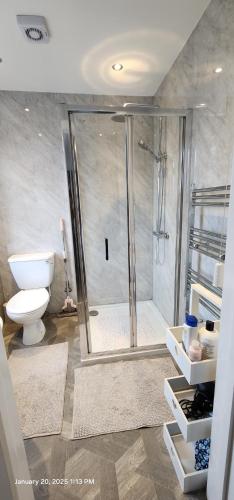 Ένα μπάνιο στο Room from Home, Private Ensuite Spacious Room