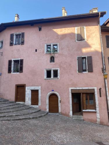 Stylish & Cosy Mezzanine in Historical Old Town
