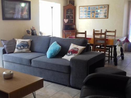 Photo de la galerie de l'établissement Maison Rénovée à La Ferme avec Jardin Clôturé, à Proximité de Pistes Cyclables et Sentiers - FR-1-426-199, à Aizenay