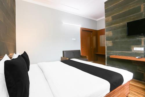 a hotel room with a bed and a tv at Super Collection O Bhiwadi in Bhiwadi