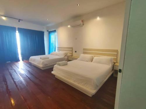 Postel nebo postele na pokoji v ubytování Sunsurf Resort Juara