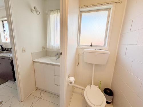 Bilik mandi di 136 St George Motel