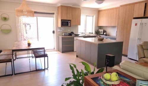 Η κουζίνα ή μικρή κουζίνα στο Canberra Ainslie Guesthouse