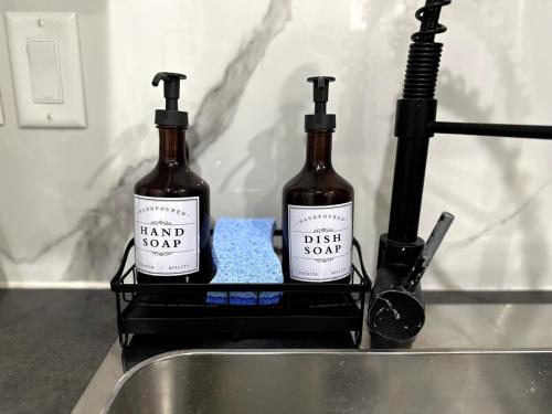 Fotografie z fotogalerie ubytování BRAND NEW COZY 1B1B Near Downtown Free Parking v destinaci Dallas