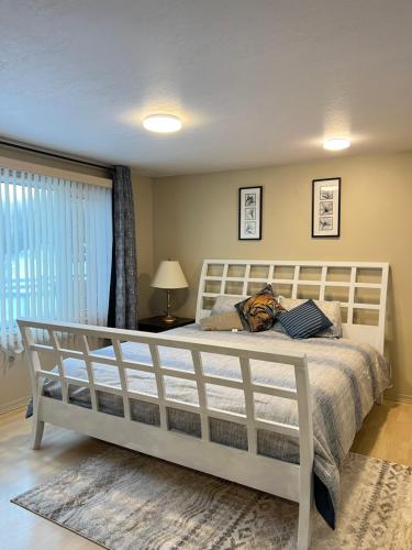 a bedroom with a large white bed in a room at Moonlight Stay Whitehorse Downtown in Whitehorse