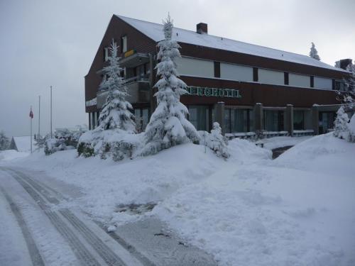 Hotel Panorama Windegg saat musim dingin