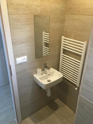 Bilik mandi di Mini Motel