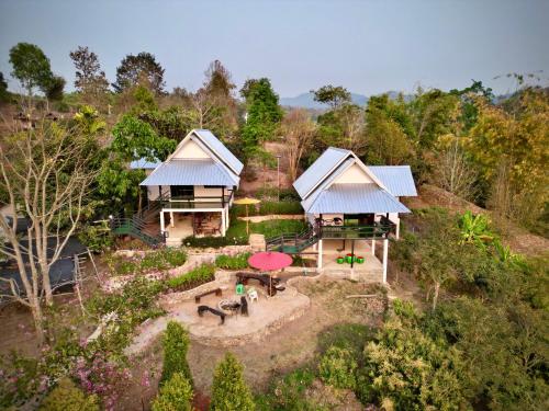 an overhead view of a house with a garden at Mont Lan Chang Homestay 1 in Ban Kao