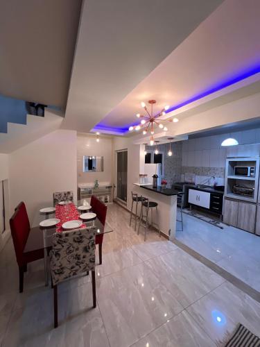 a large kitchen and living room with a table and chairs at Suíte por do sol 3 privada casa compartilhada in Xangri-lá