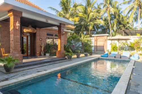 Бассейн в Dani Private Villa - 2BR Private Pool Villa in Tejakula North Bali или поблизости
