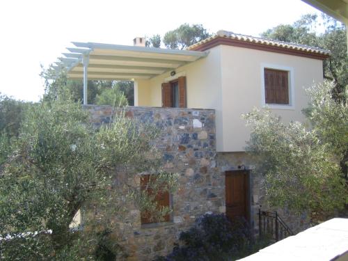 Gallery image of Gera's Olive Grove - Elaionas Lesvou in Perama