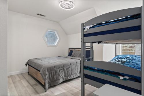 a bedroom with a bunk bed and a bunk bedouble at Luxury Family Villa Sleeps 20 in Coarsegold