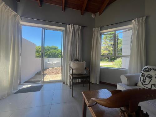 Posezení v ubytování Leisure Escape Cottage - Knysna