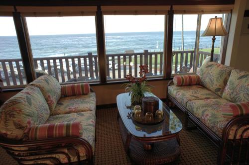 a living room with two couches and a view of the ocean at Pantai Inn in San Diego