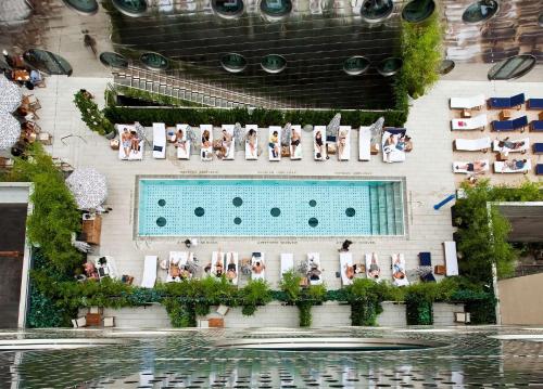Πισίνα στο ή κοντά στο Dream Downtown, by Hyatt