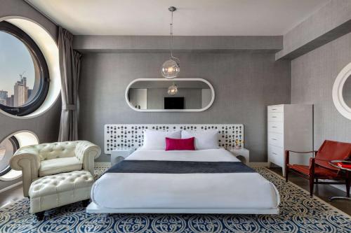 Ένα ή περισσότερα κρεβάτια σε δωμάτιο στο Dream Downtown, by Hyatt