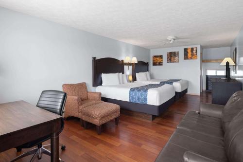 Travelodge by Wyndham Grand Fallsにあるベッド