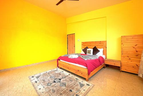 Cama o camas de una habitación en EMPYREAN STAY II 6BHK BRAMHA VILLA ll AC II PVT POOL II TERRACE VIEW II LUX