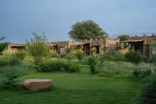 a large house with a garden in front of it at Little Affair in Tehla