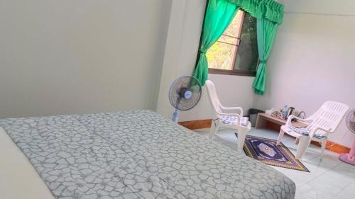 Ένα ή περισσότερα κρεβάτια σε δωμάτιο στο Mountain View Hostel - Krabi Airport near Wat ThamSuea