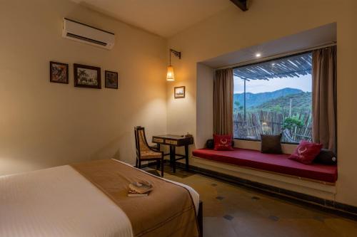 a room with a bed and a window with a desk at Little Affair in Tehla
