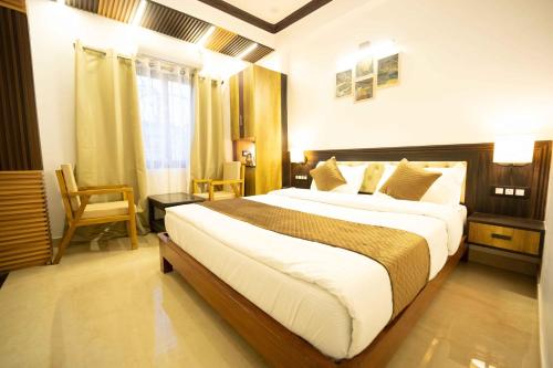 a bedroom with a large bed in a room at Ivy Nirvana in Kiul